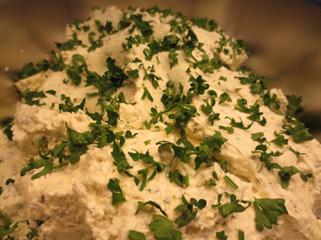 [FK-010] Frischkäse mit frischen Gartenkräuter und Knoblauch 100gr
