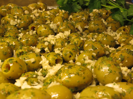 [OG-003] Oliven grün gekräutert mit Knoblauch ohne Kerne 100gr